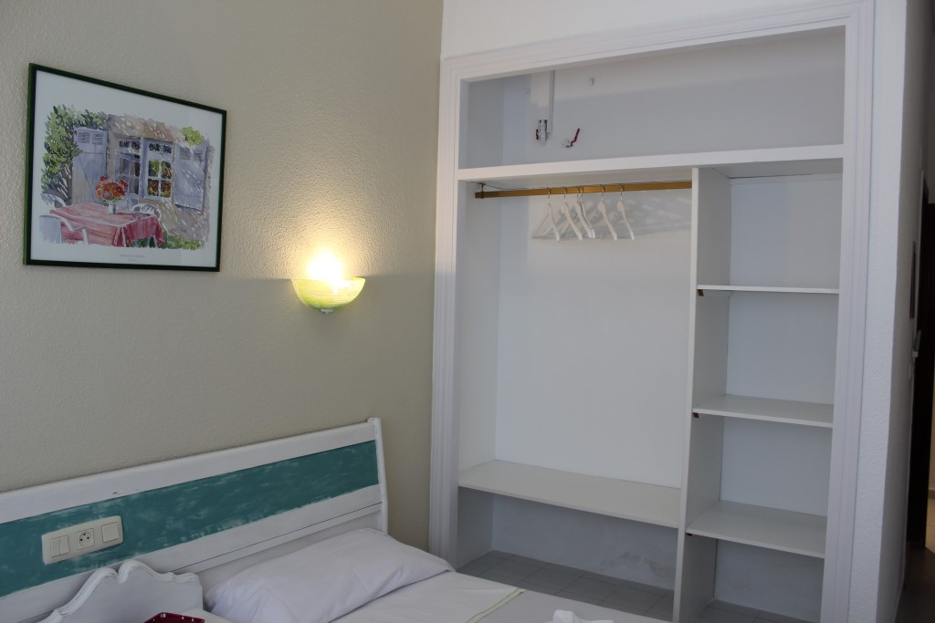 HOSTAL LA TORRE